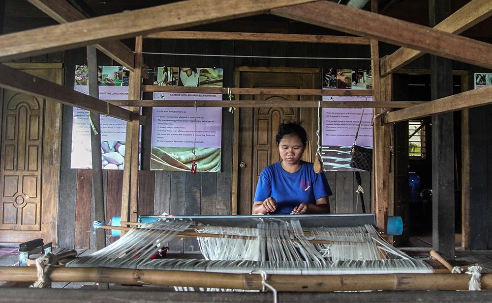 các làng nghề làm vải lụa tơ tằm