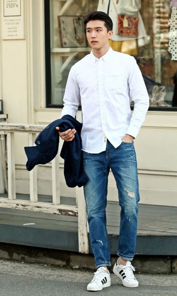 quần jean kết hợp với sơ mi trắng